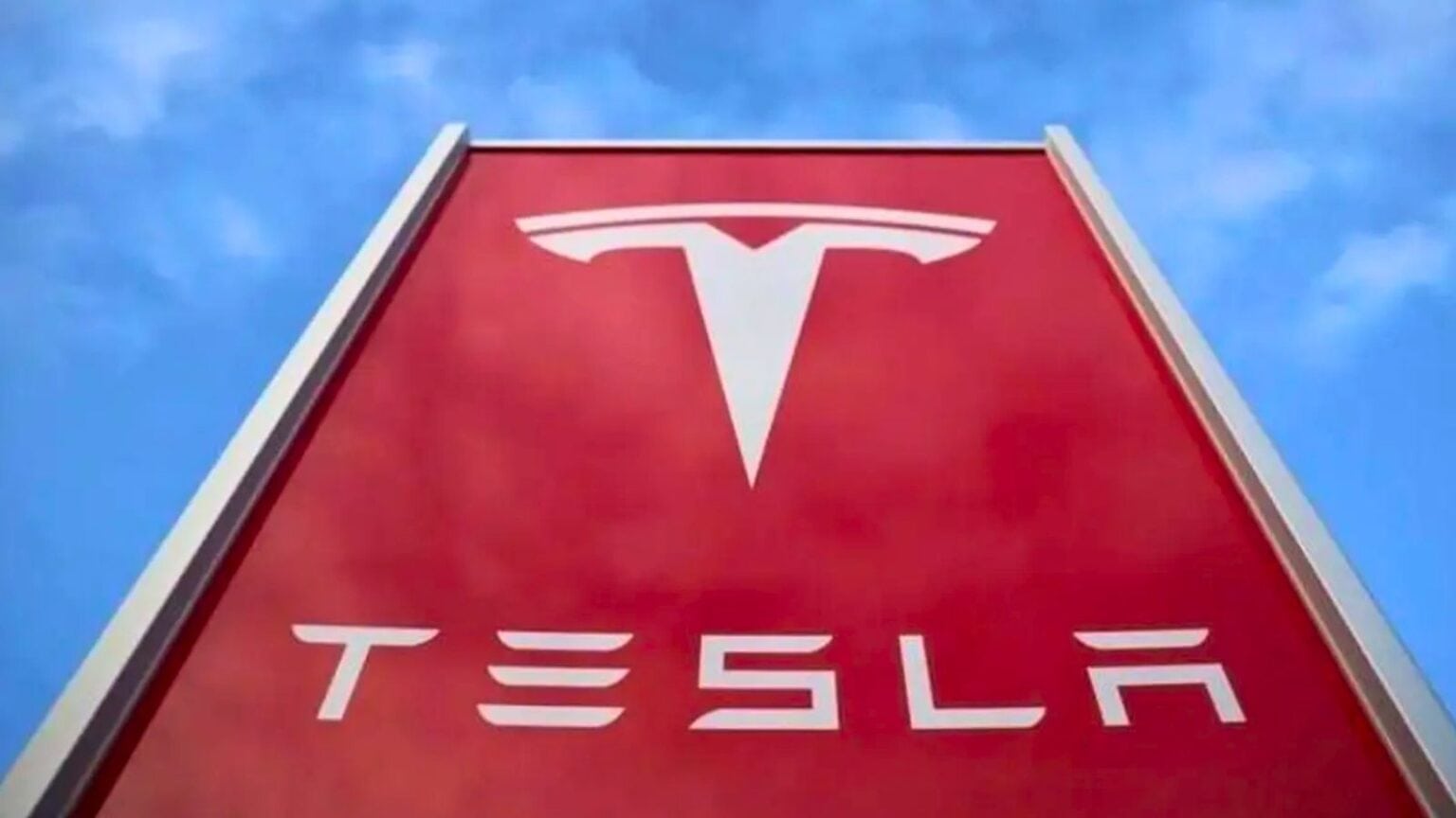 Tesla inaugura la sua prima "Giga-Refinery" per il litio