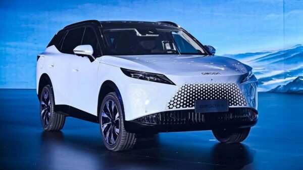 OMODA 7: il nuovo SUV di Chery si concentra su comfort e tech