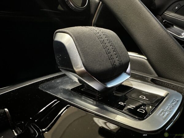 Jaguar E-Pace PHEV - immagine 11 Jaguar E-Pace PHEV - immagine 11
