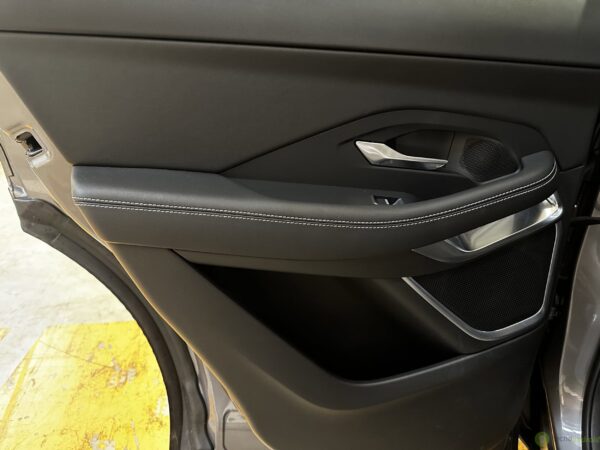Jaguar E-Pace PHEV - immagine 10 Jaguar E-Pace PHEV - immagine 10