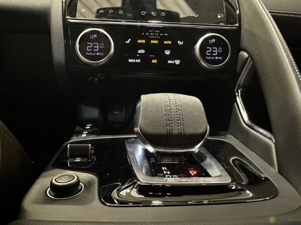 Jaguar E-Pace PHEV - immagine 14 Jaguar E-Pace PHEV - immagine 14