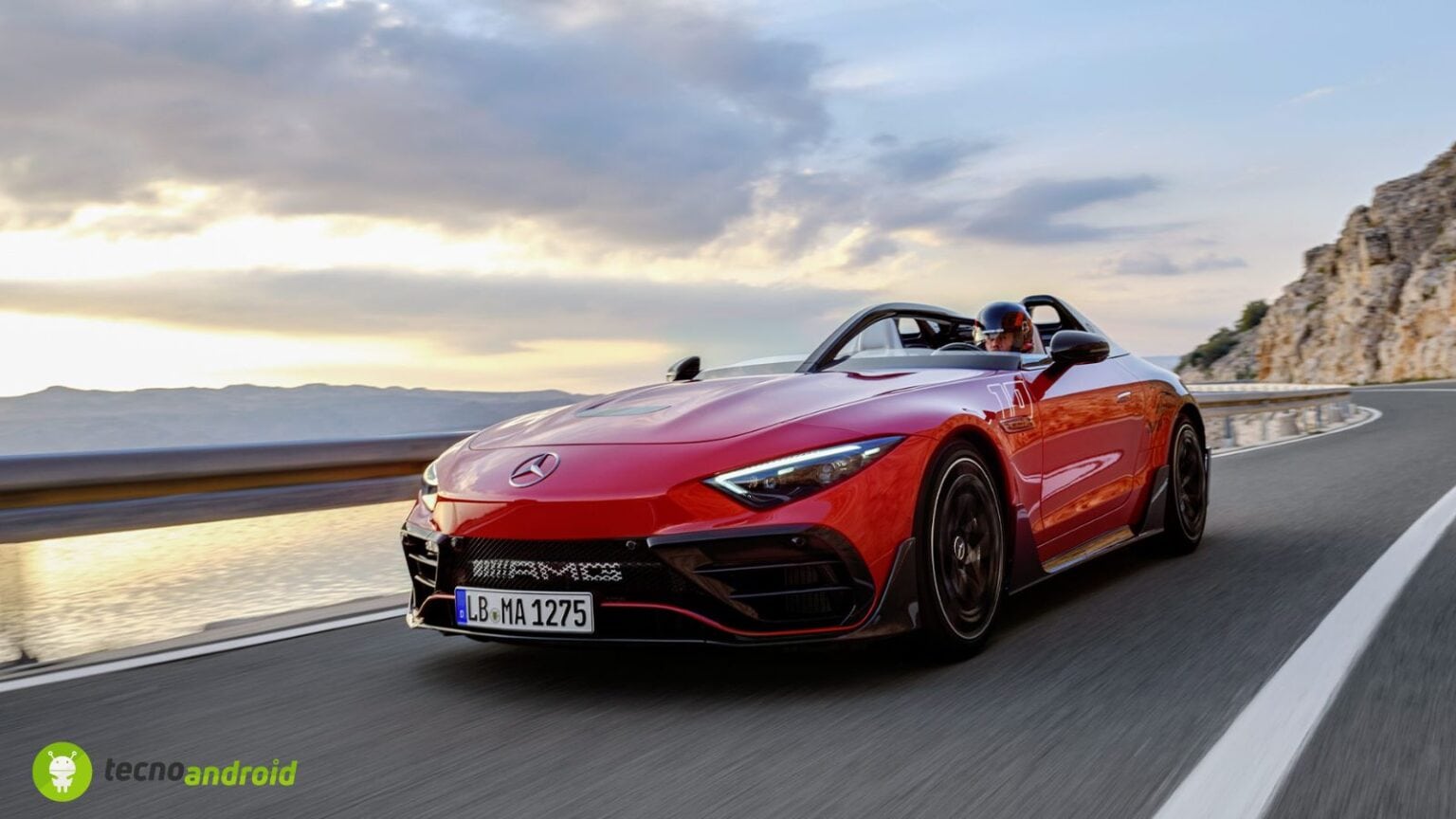 La Mercedes-AMG PureSpeed è una vettura limited edition e ultra esclusiva che rende omaggio alla storia del motorsport