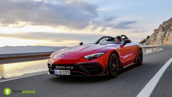La Mercedes-AMG PureSpeed è una vettura limited edition e ultra esclusiva che rende omaggio alla storia del motorsport