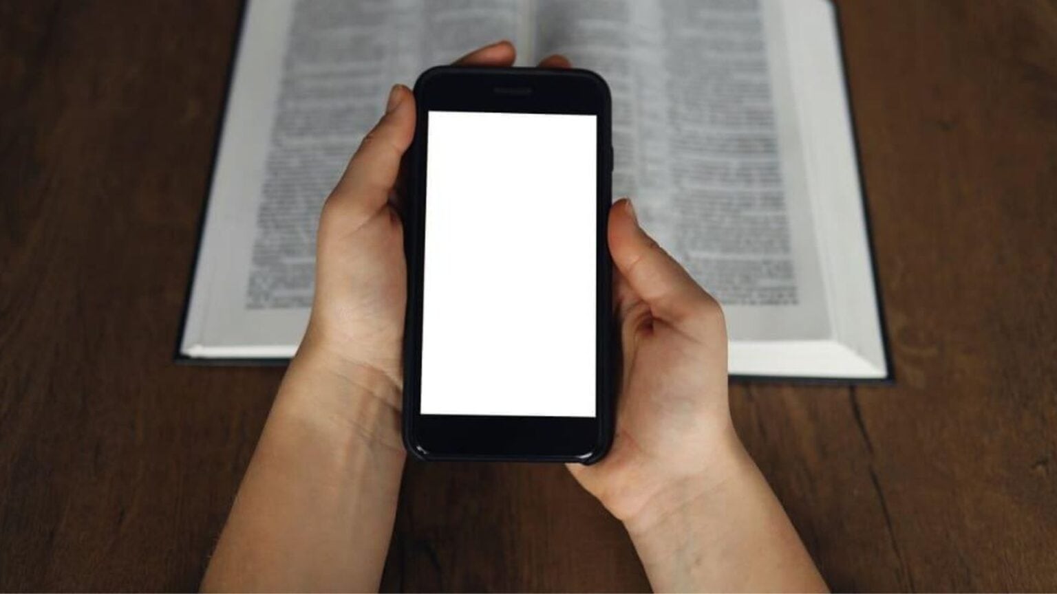 Smartphone simile ad un libro di carta