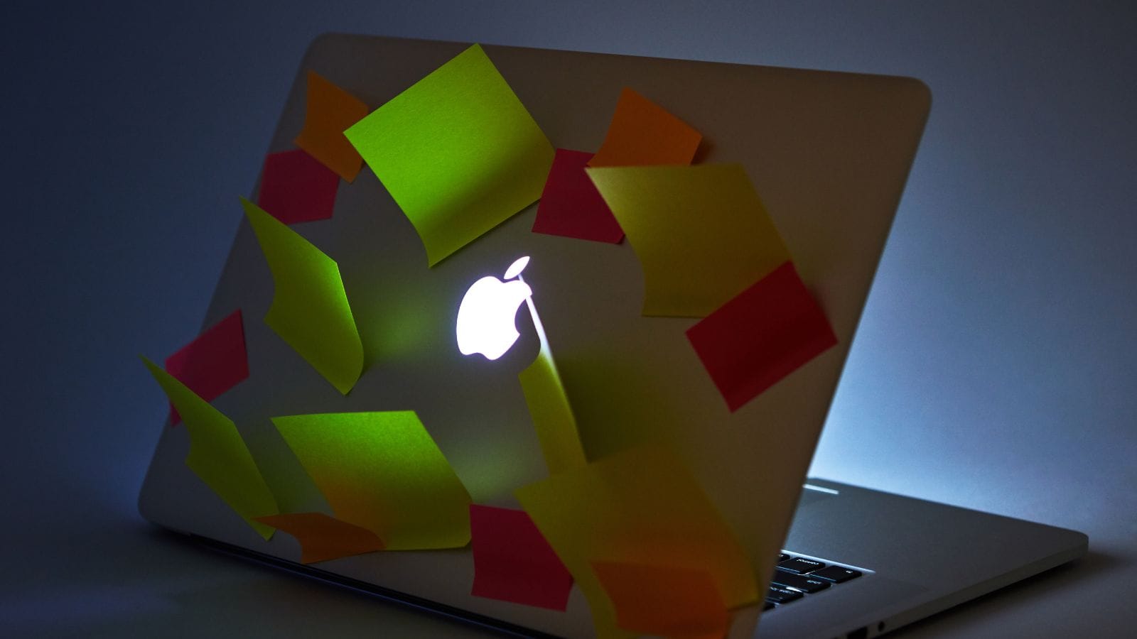Apple, nuove accuse per contenuti pericolosi per i minori