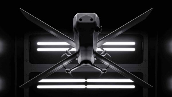 HX-2 è un nuovo, innovativo drone da battaglia, che può percorrere anche 100 km e operare in modo semi-autonomo grazie all'AI.