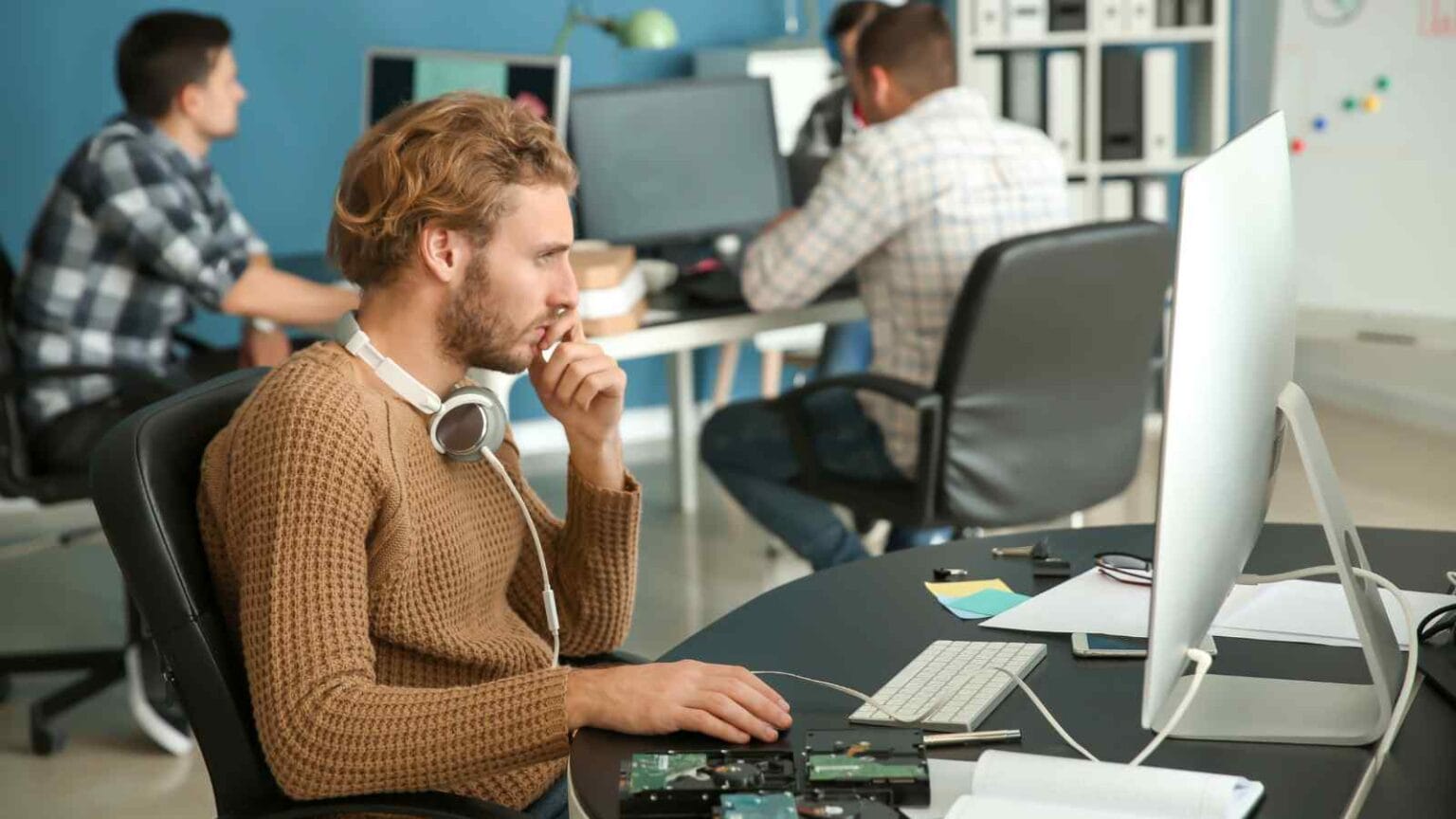 Qlik rilascia i dati della ricerca fatta nelle aziende italiane relativa all'uso dell'AI in ambito professionale, svelandone i problemi.