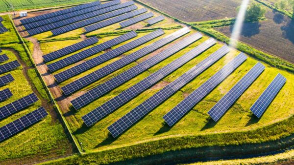 Il più grande parco solare degli Stati Uniti, il Vista Sand Solar, sta per crescere su un terreno di ben 7.110 acri anche coltivabile.