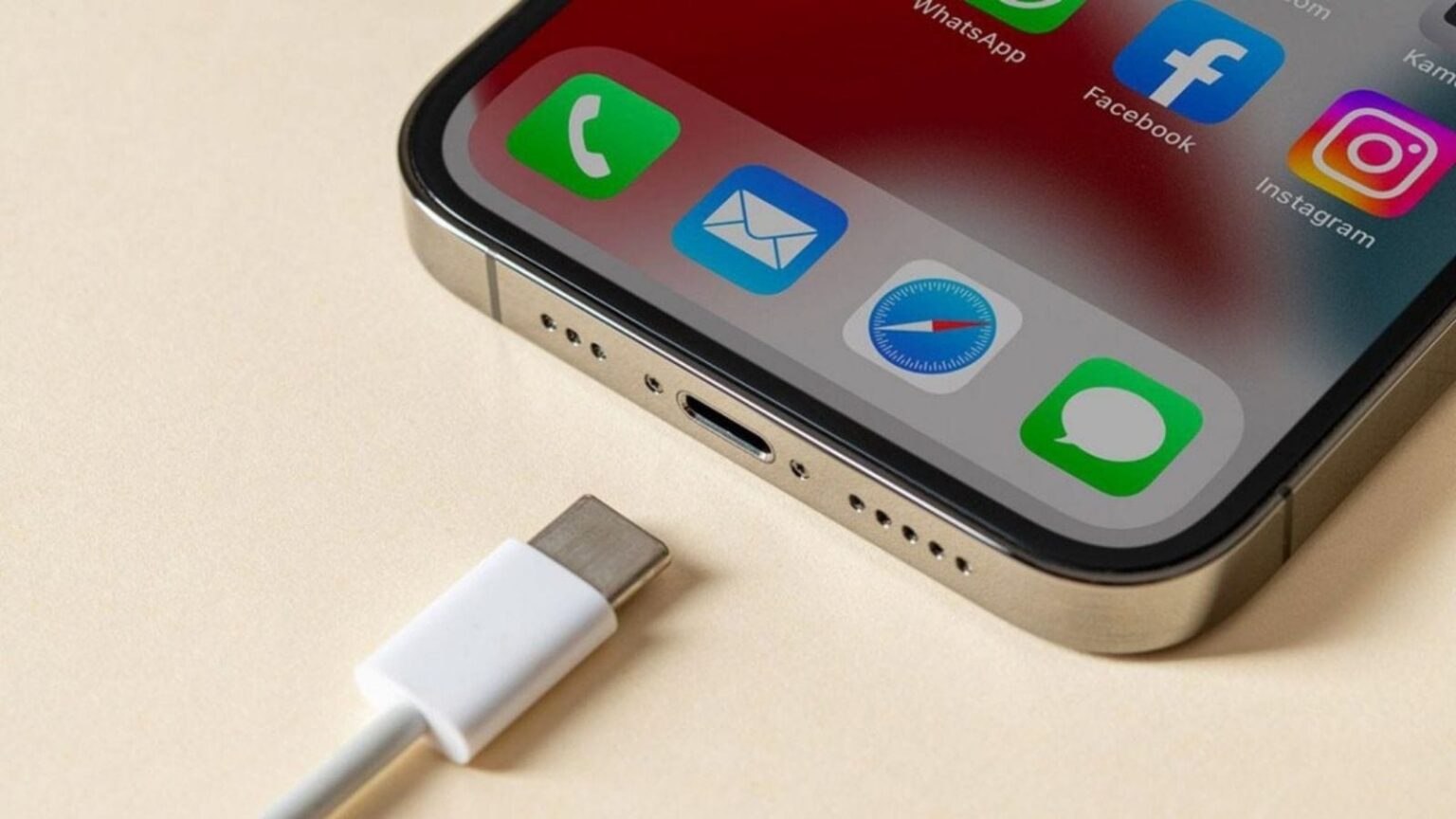 Apple: c'è una falla nell'USB-C degli iPhone, sicurezza a rischio