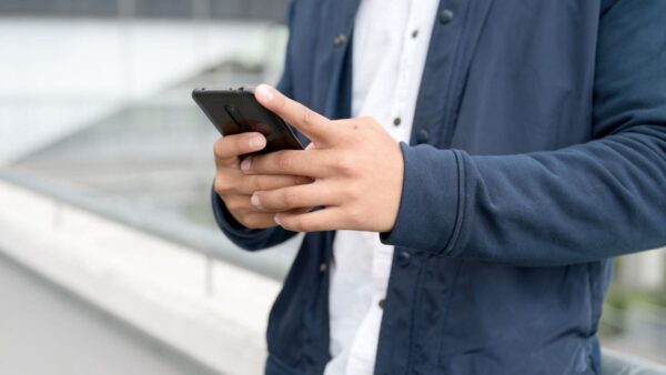 Smartphone e i loro segreti: il perché del design e dei materiali usati