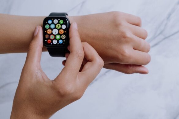 Apple Watch: come l’orologio ha salvato la vita al padre del CEO Tim Cook