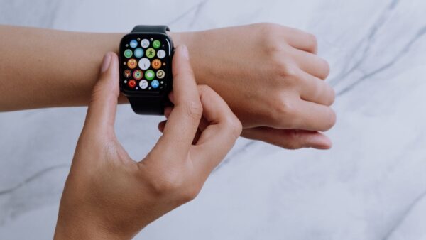 Apple Watch: come l'orologio ha salvato la vita al padre del CEO Tim Cook