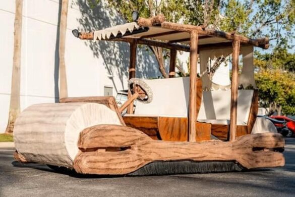 La Flintmobile diventa realtà: venduta all’asta un modello elettrico