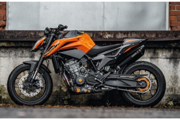 KTM 790 Duke 2025: rinnovata nel design e nella tecnologia
