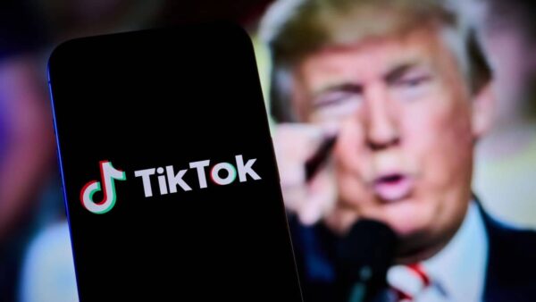 TikTok: Donald Trump nega trattative con Oracle e Microsoft