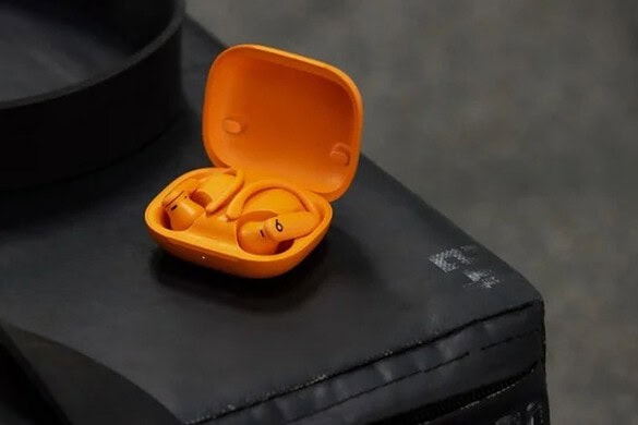 Apple Powerbeats Pro 2 con nuovo design e sensori cardiaci in arrivo
