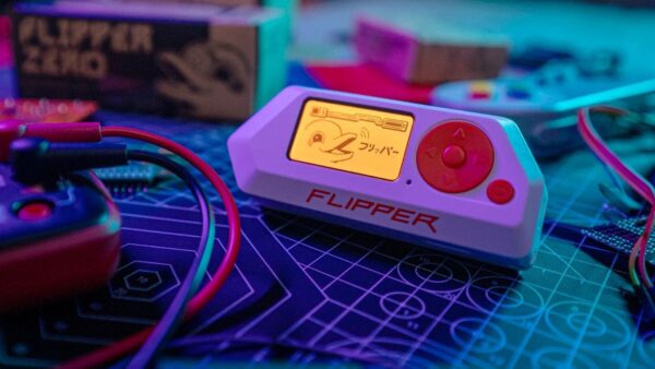 Flipper Zero, aggiornamento 1.2: ora puoi hackerare davvero tutto facilmente