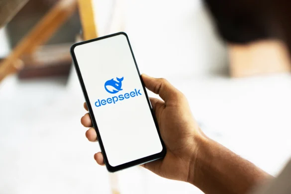 DeepSeek (Cina) supera ChatGPT negli USA: Il colpo di scena che mette in crisi la Silicon Valley
