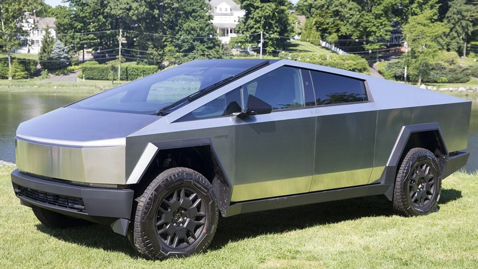 Cybertruck, è un flop per Tesla? Il modello delude