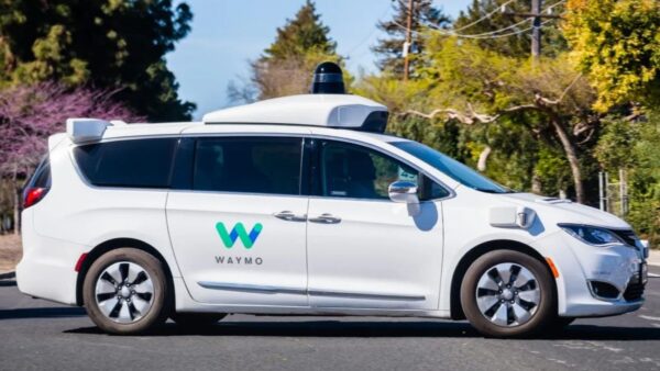 Robotaxi Waymo in tilt: l’incidente che fa discutere