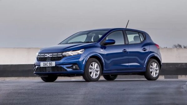 Dacia Sandero: il modello evolve e porta anche l'elettrico in gioco