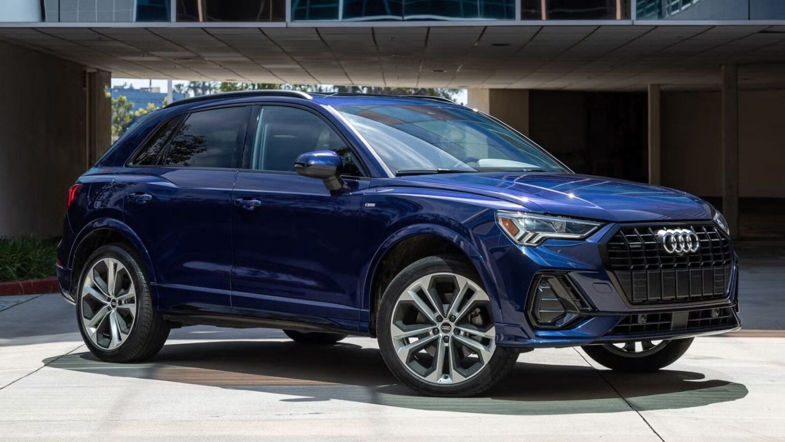 Nuova Audi Q3 2025: l'ultimo SUV con motore a benzina?