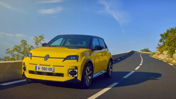 Renault 5: icona retrò ed anima elettrica per il futuro