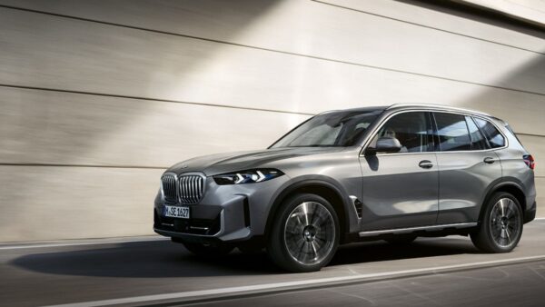BMW iX5: la nuova generazione del SUV con motore Fuel Cell