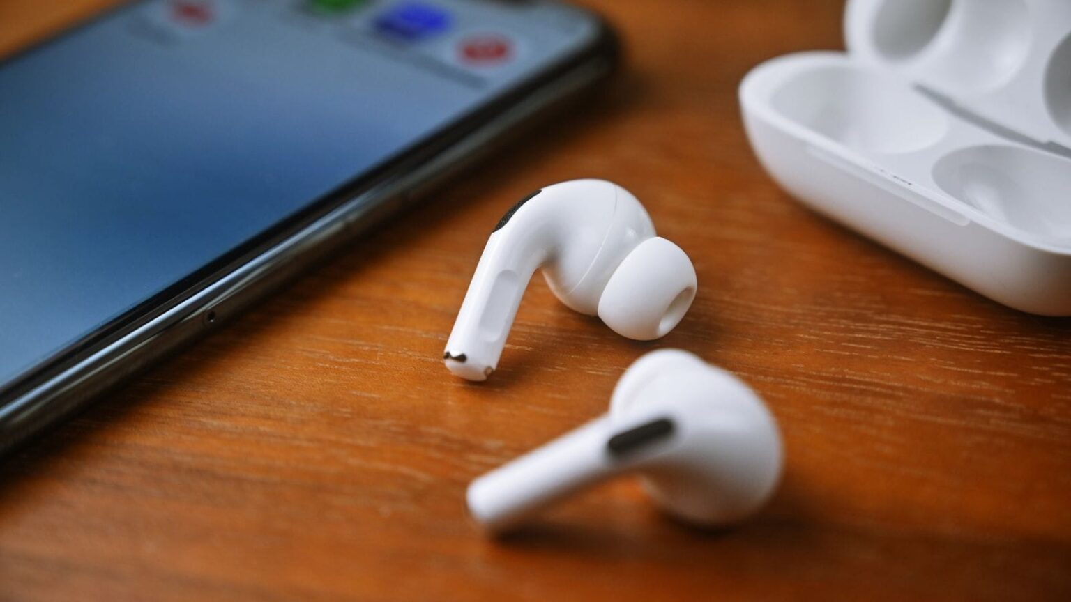 Apple, nuovi AirPods
