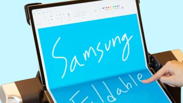 Samsung, nuovo display pieghevole