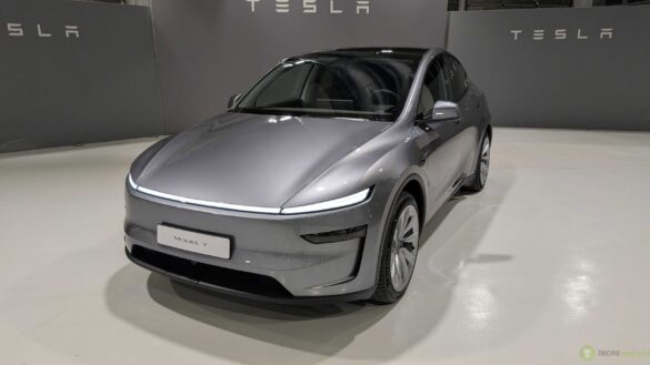 Tesla Model Y 2025 (2)