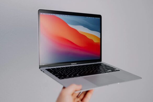Apple MacBook Air OLED: dovremo aspettare ancora un po’