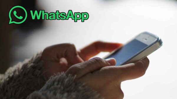 Una docente denuncia il sovraccarico di notifiche su WhatsApp per motivi lavorativi, sollevando il tema del diritto alla disconnessione.
