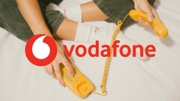 Vodafone lancia un'offerta a 9,99€ per clienti con linea fissa, con Giga illimitati in 5G e chiamate senza limiti verso fissi e mobili.