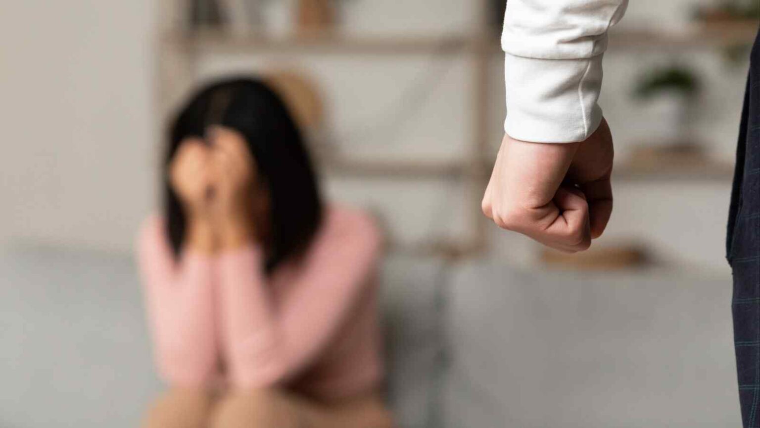 Annie Altman denuncia il fratello Sam per abusi sessuali tra il 1997 e il 2006, chiedendo un risarcimento di oltre 75.000 dollari.