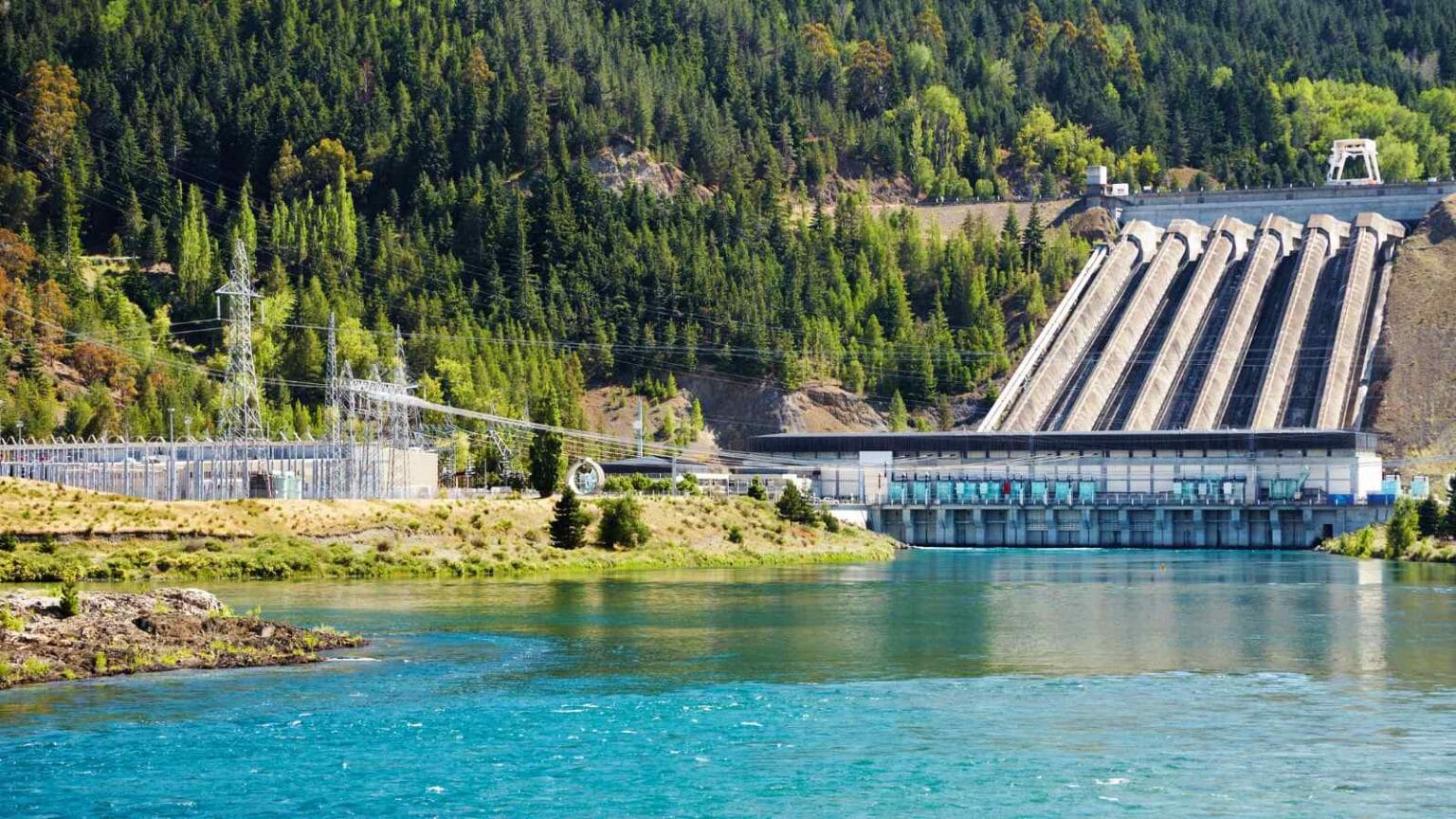 Il Friuli Venezia Giulia lancia la prima CER idroelettrica d’Italia a Tarvisio, promuovendo sostenibilità e risparmio.