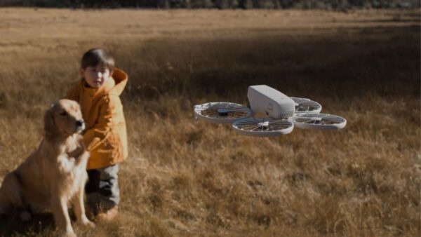 DJI Flip è ufficiale: il drone pieghevole con fortocamera per vlog