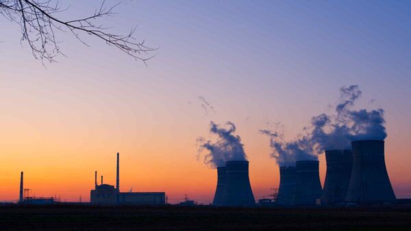 L'Italia prepara il ritorno dell'energia nucleare entro il 2027, con reattori modulari per supportare la decarbonizzazione e l'industria.