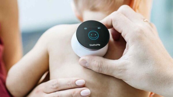 StethoMe è un dispositivo che, grazie all'intelligenza artificiale, monitora la salute respiratoria a casa e aiuta nella diagnosi precoce.