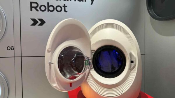 Al CES 2025, Tenet ha presentato robot intelligenti per lavare, asciugare e piegare il bucato, rivoluzionando le faccende domestiche.