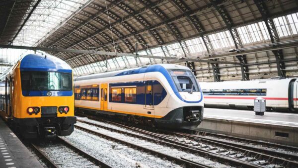 In Cina debutta il primo treno in fibra di carbonio, più leggero, efficiente e sostenibile, pronto a rivoluzionare il trasporto pubblico.