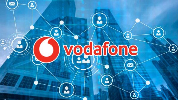 Swisscom acquisisce Vodafone Italia, creando Fastweb + Vodafone, il secondo operatore in Italia con oltre 20 milioni di utenti.