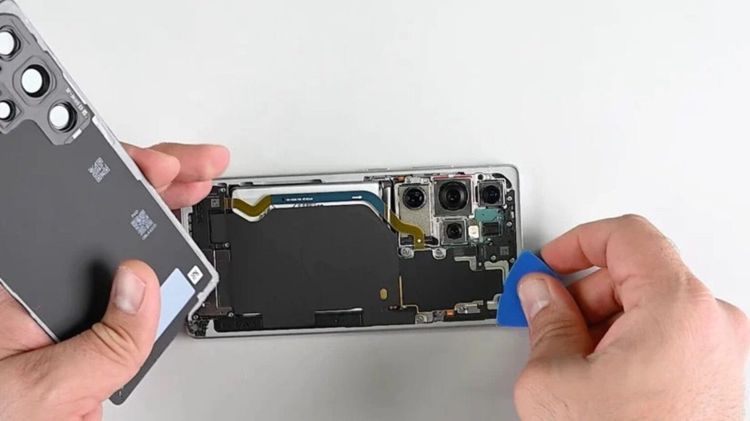 Samsung Galaxy S25 Ultra è semplice da riparare ma vince iPhone 16 Pro