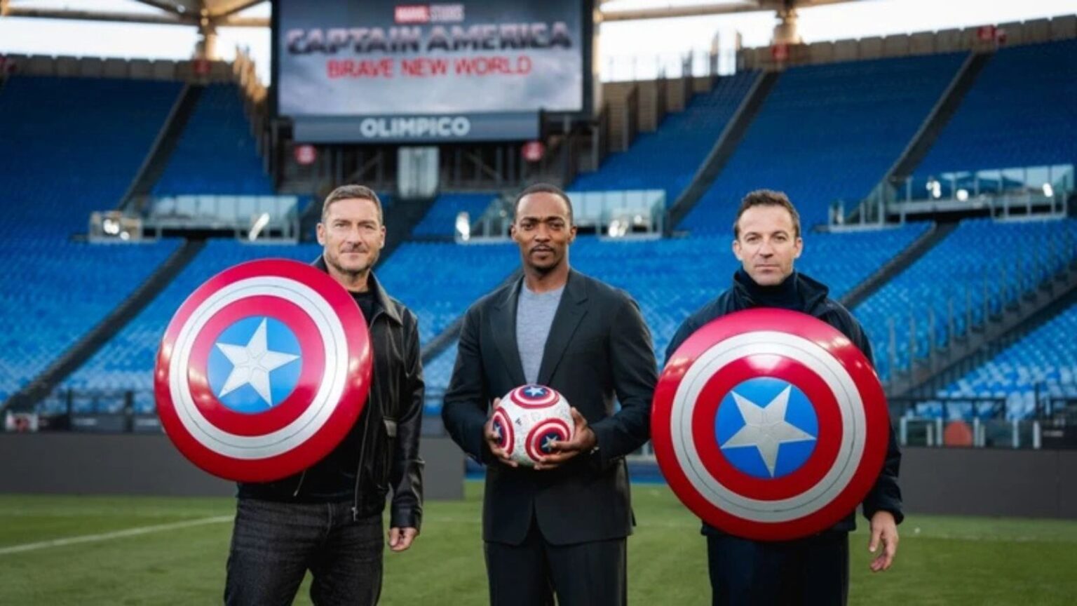 Captain America: Brave New World arriva al cinema ma prima incontra Totti e Del Piero