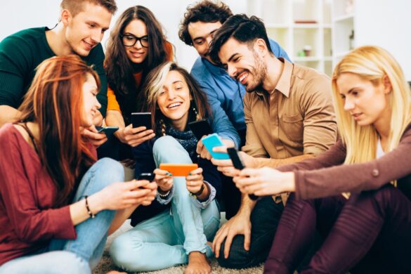 Social Network: gli italiani sono sempre più dipendenti, la media è incredibile