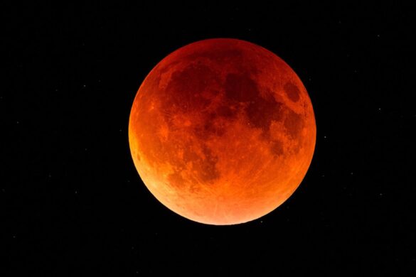 Eclissi lunare totale in arrivo: ecco quando arriverà e da dove vederla