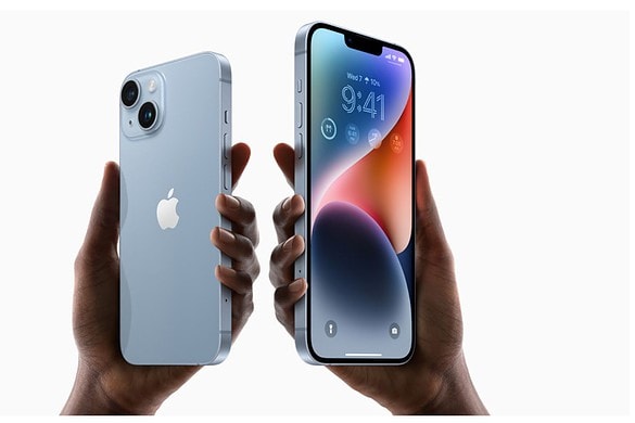 Apple chiude un’era: addio agli iPhone con connettore Lightning