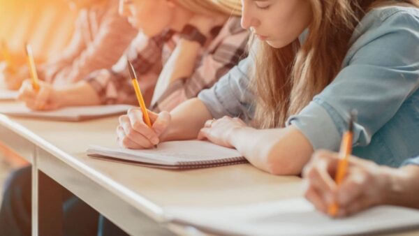 ChatGPT: tutti bocciati all'Università di Ferrara per aver usato l'AI