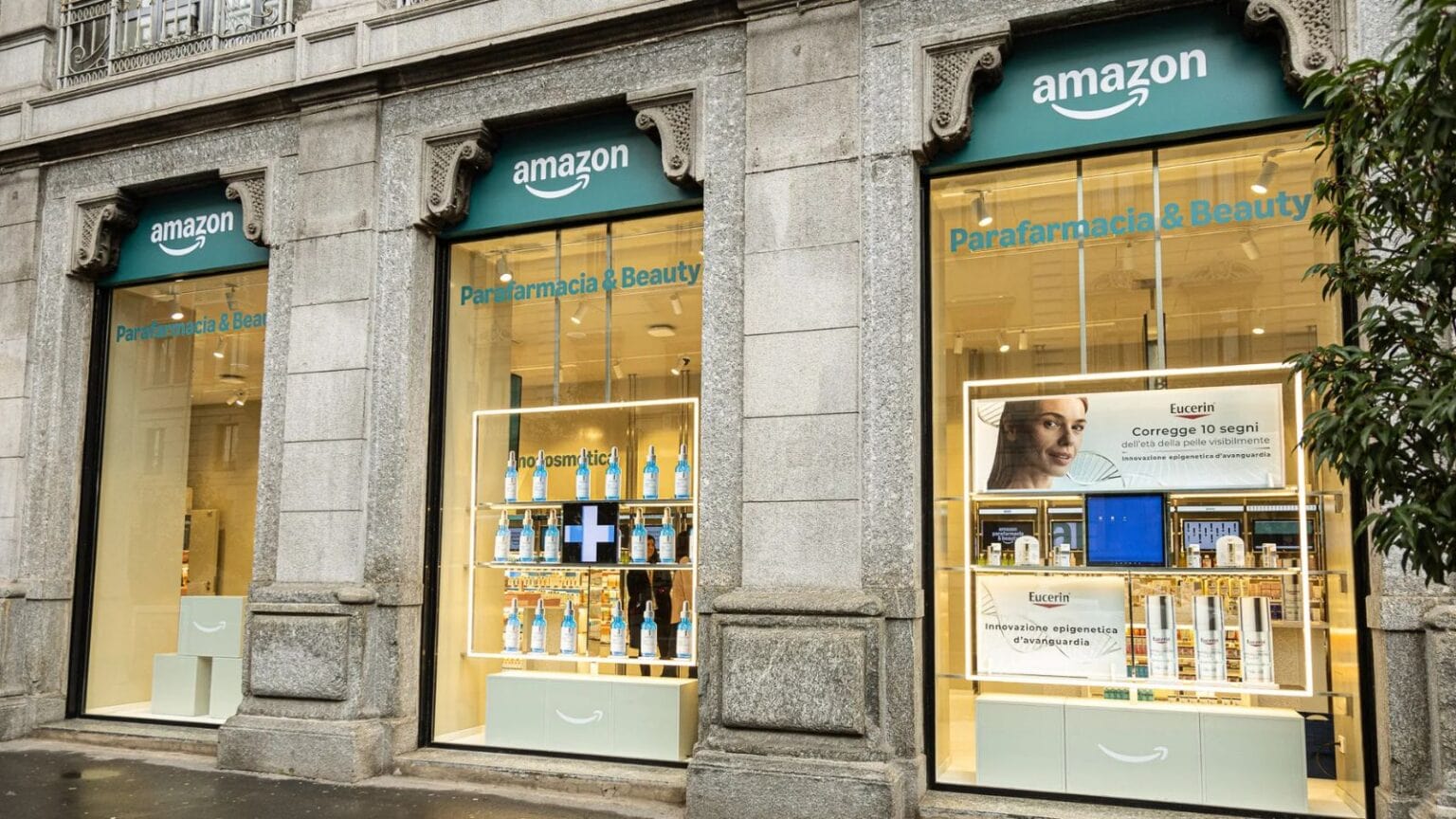 Amazon: primo negozio fisico in Italia, a Milano ecco la Amazon Parafarmacia & Beauty