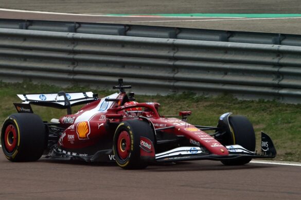 Scuderia Ferrari, la SF-25 scende in pista con Lewis Hamilton e Charles Leclerc